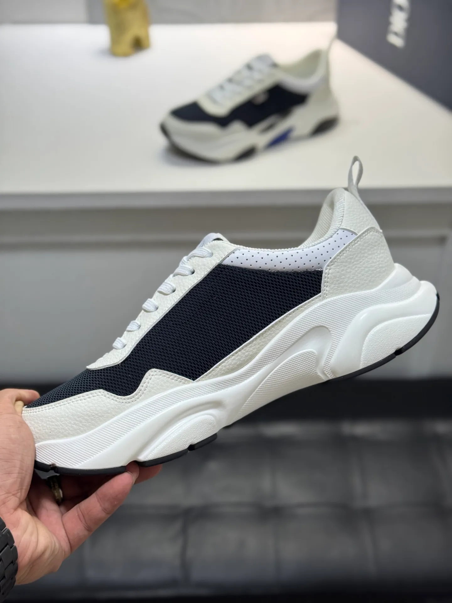 Men's shoes 💰440【New style】🪳🪳(Dior) popular model【New style】⚠⚠️Top purchasing agent🔍🔍Men's HK counters are on sale simultaneously. Sole: The original sole is specially provided by the original factory. The exclusive movable molded sole is super comfortable. The original factory follows the order. 🔍🔍The high-quality multi-color splicing design is exquisite and unique, and the cowhide stitching mesh lining💪Details determine the quality. We only make shoes with care. You can enter and exit the counter at will. Welcome to compare🇮🇹Size: 38-44 (45 customized